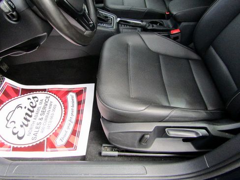 Used 2017 Volkswagen Golf FWD image 21