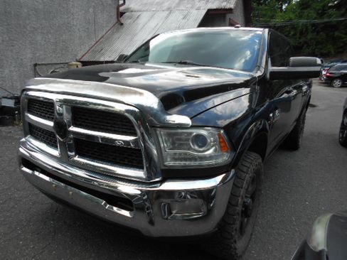 Used 2014 RAM 3500 4x4 Crew Cab Laramie image 2