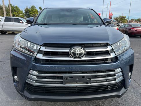 Used 2017 Toyota Highlander Limited image 2