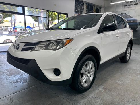 Used 2015 Toyota RAV4 LE image 1