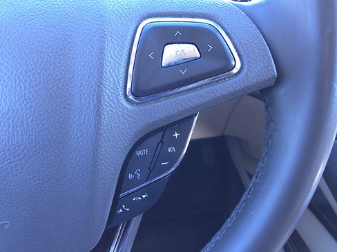 Used 2015 Lincoln MKZ image 29