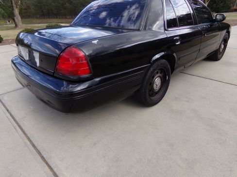 Used 2007 Ford Crown Victoria Police Interceptor image 8