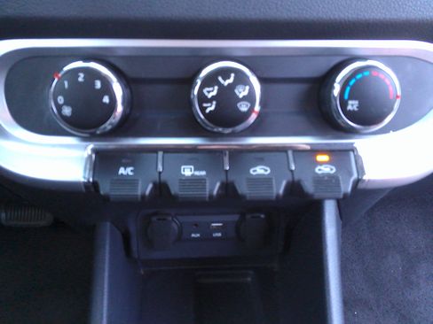 Used 2016 Kia Rio LX image 18