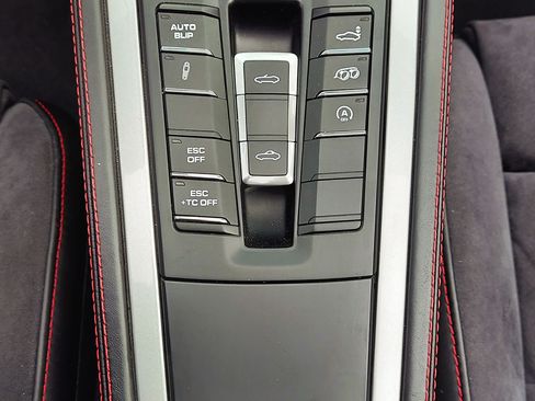 Used 2020 Porsche 718 Boxster Spyder RWD image 93