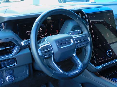 Used 2025 GMC Yukon Denali image 18