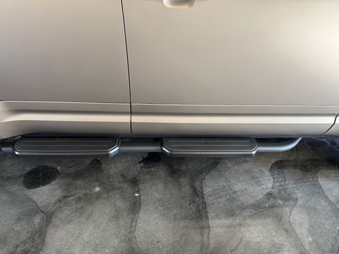 Used 2025 Land Rover Defender 110 OCTA image 11