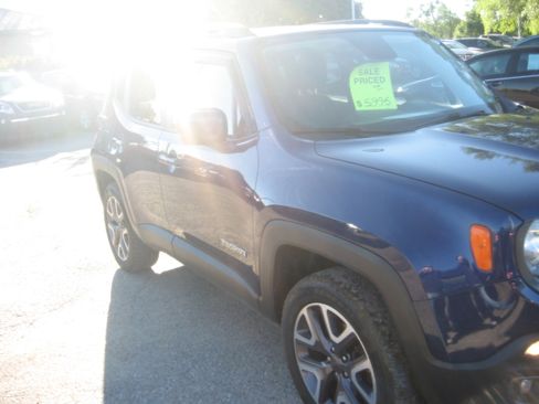 Used 2016 Jeep Renegade Latitude image 3