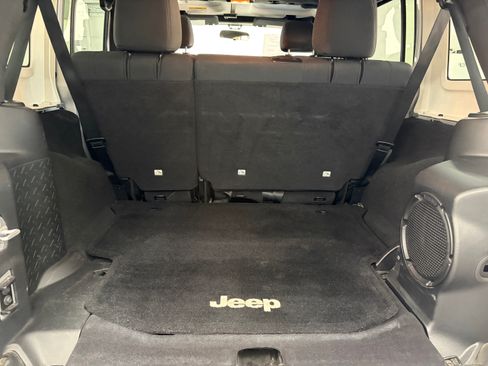 Used 2012 Jeep Wrangler 4WD Unlimited Rubicon image 18