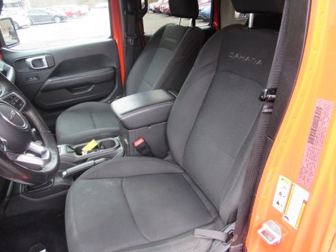 Used 2019 Jeep Wrangler Unlimited Sahara image 13