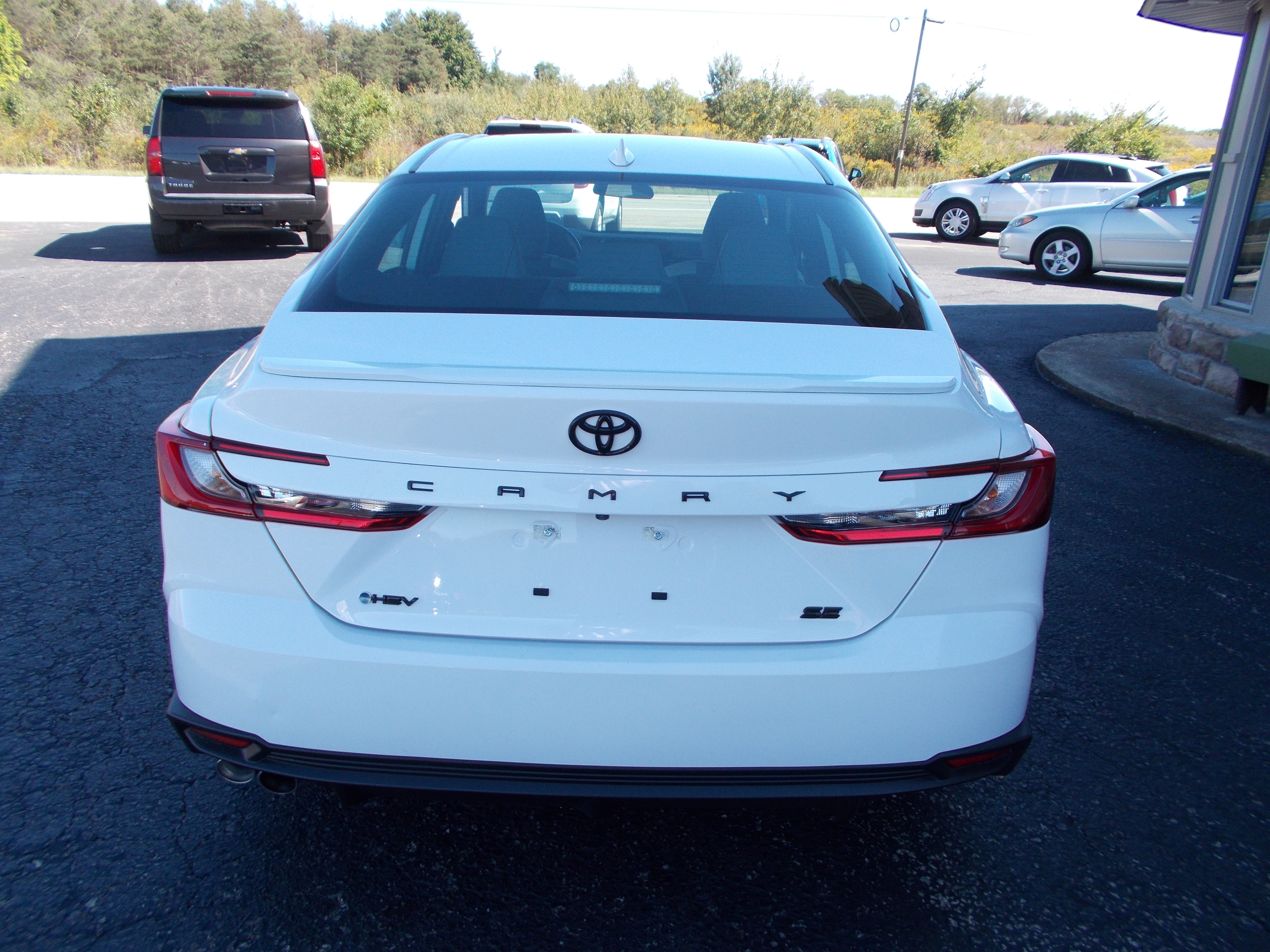 Used 2025 Toyota Camry SE Hybrid FWD image 6