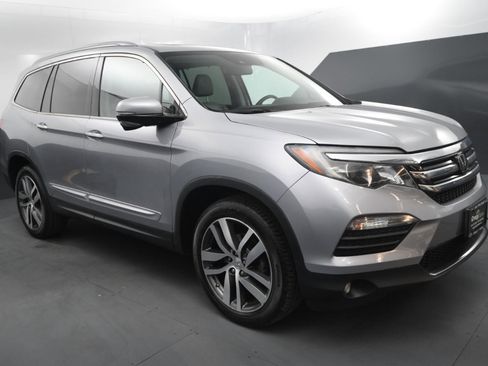 Used 2017 Honda Pilot Touring image 7