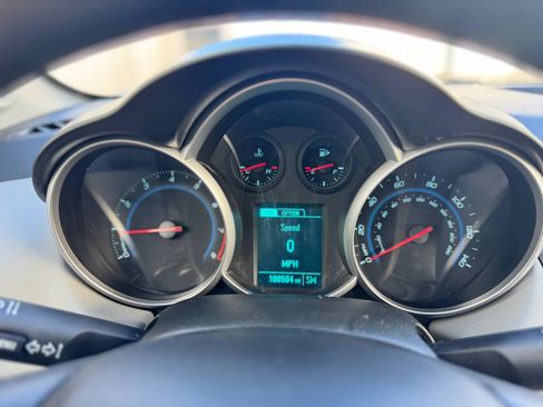 Used 2013 Chevrolet Cruze LS image 18