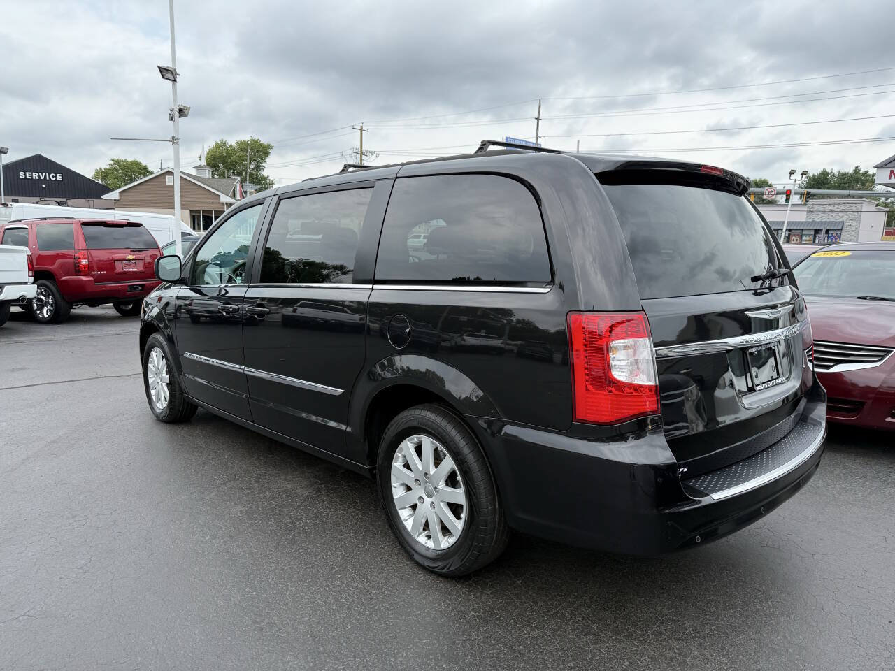 Used 2014 Chrysler Town & Country Touring FWD image 6