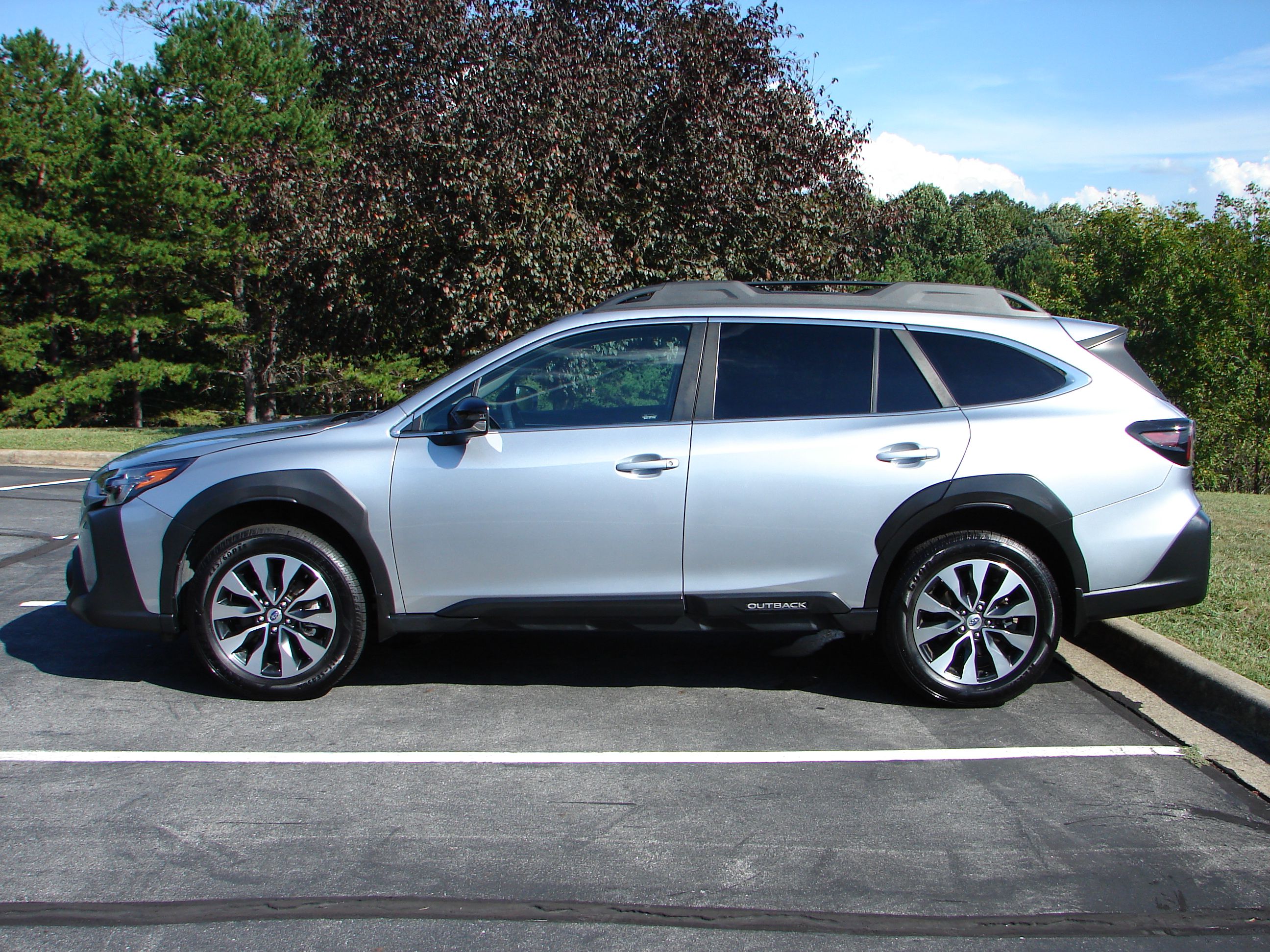 Used 2023 Subaru Outback Limited AWD/4WD image 17