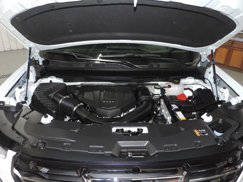 Used 2025 GMC Acadia Elevation image 17