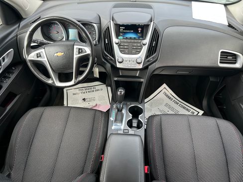 Used 2017 Chevrolet Equinox LT image 3