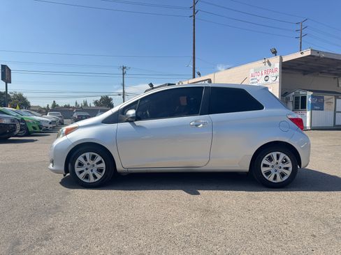 Used 2012 Toyota Yaris 2-Door Hatchback FWD image 4