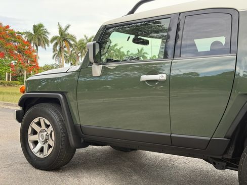 Used 2014 Toyota FJ Cruiser AWD/4WD image 34