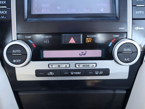 Used 2012 Toyota Camry XLE image 18