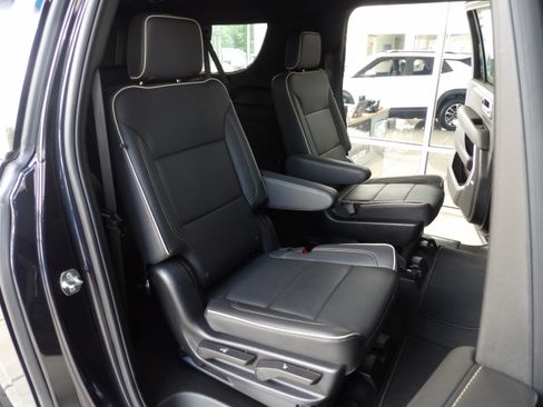 Used 2025 Chevrolet Suburban 2WD Premier image 26