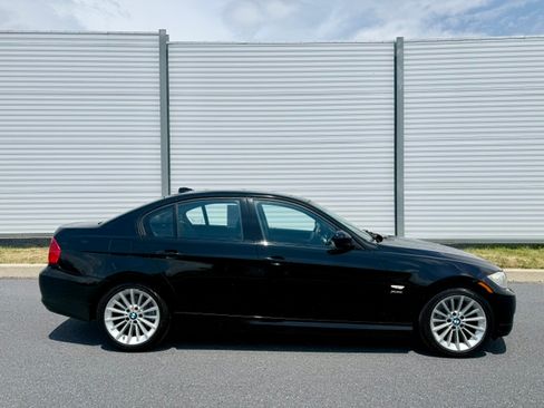 Used 2011 BMW 328i xDrive Sedan AWD/4WD image 5