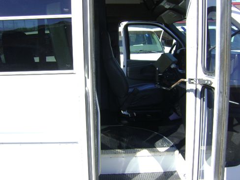 Used 2008 Chevrolet Express 3500 image 10