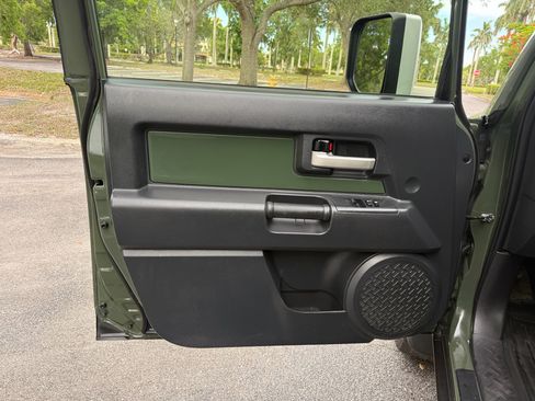 Used 2014 Toyota FJ Cruiser AWD/4WD image 69