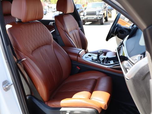 Used 2020 BMW X7 xDrive40i w/ M-Sport Package image 23