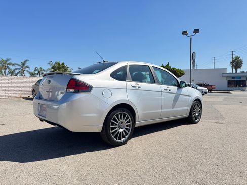 Used 2011 Ford Focus SES Sedan FWD image 9