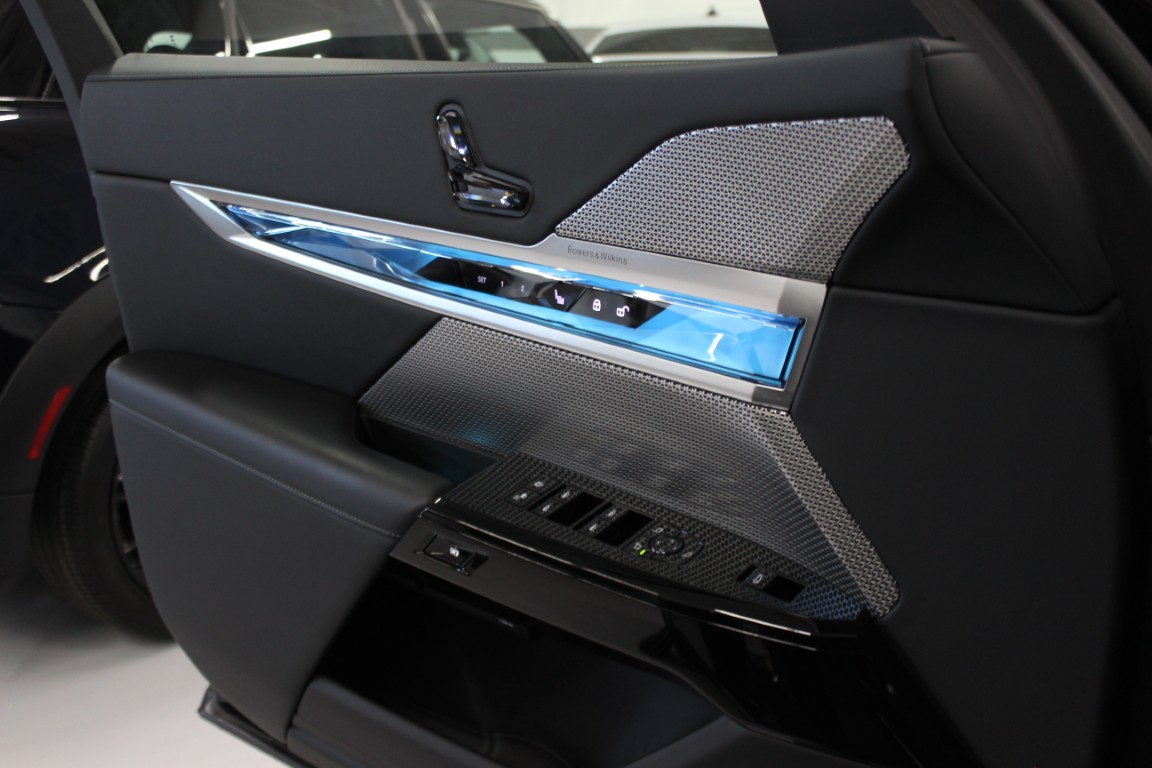 Used 2024 BMW i7 xDrive60 AWD/4WD image 32