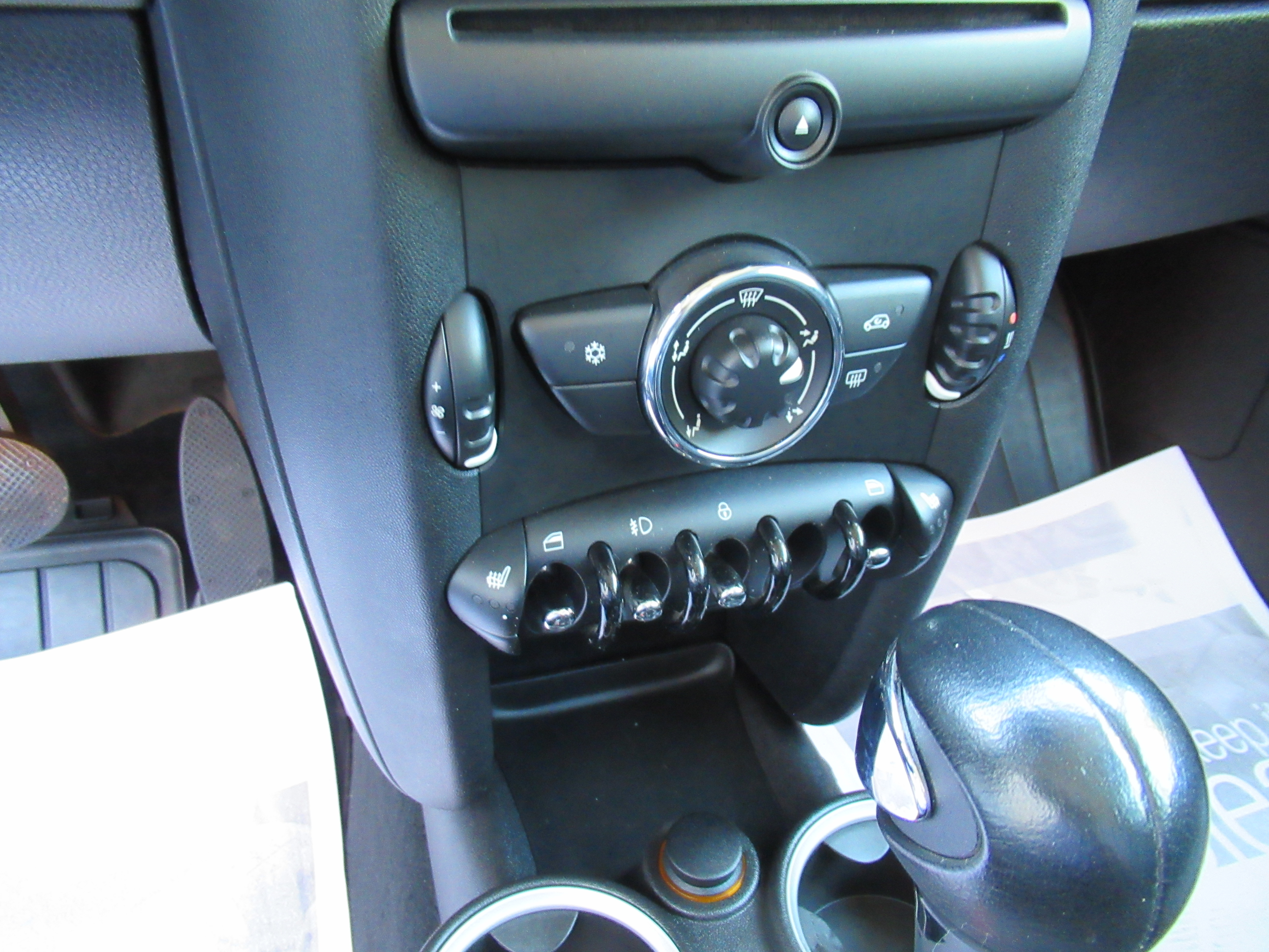 Used 2011 MINI Cooper Clubman FWD image 12