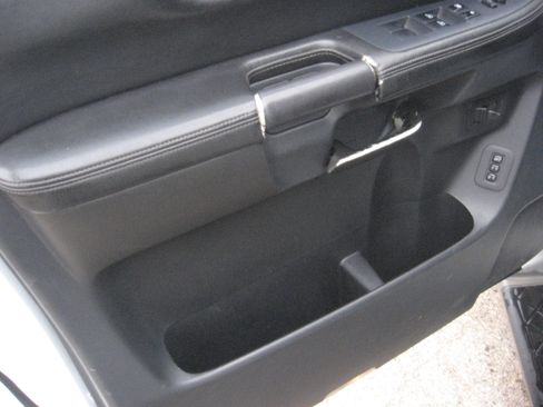 Used 2011 Nissan Armada Platinum image 8