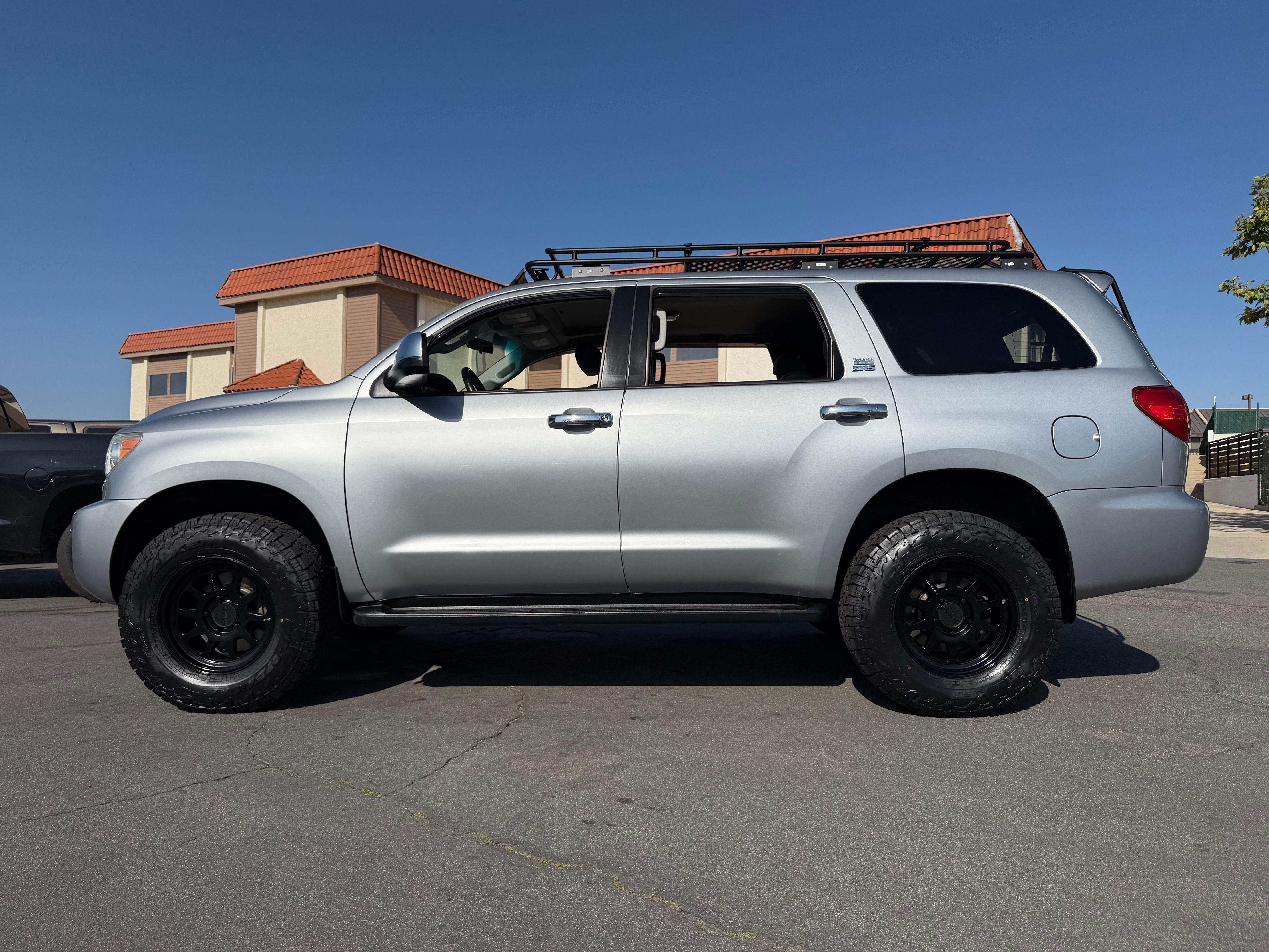 Used 2014 Toyota Sequoia 4WD SR5 image 3