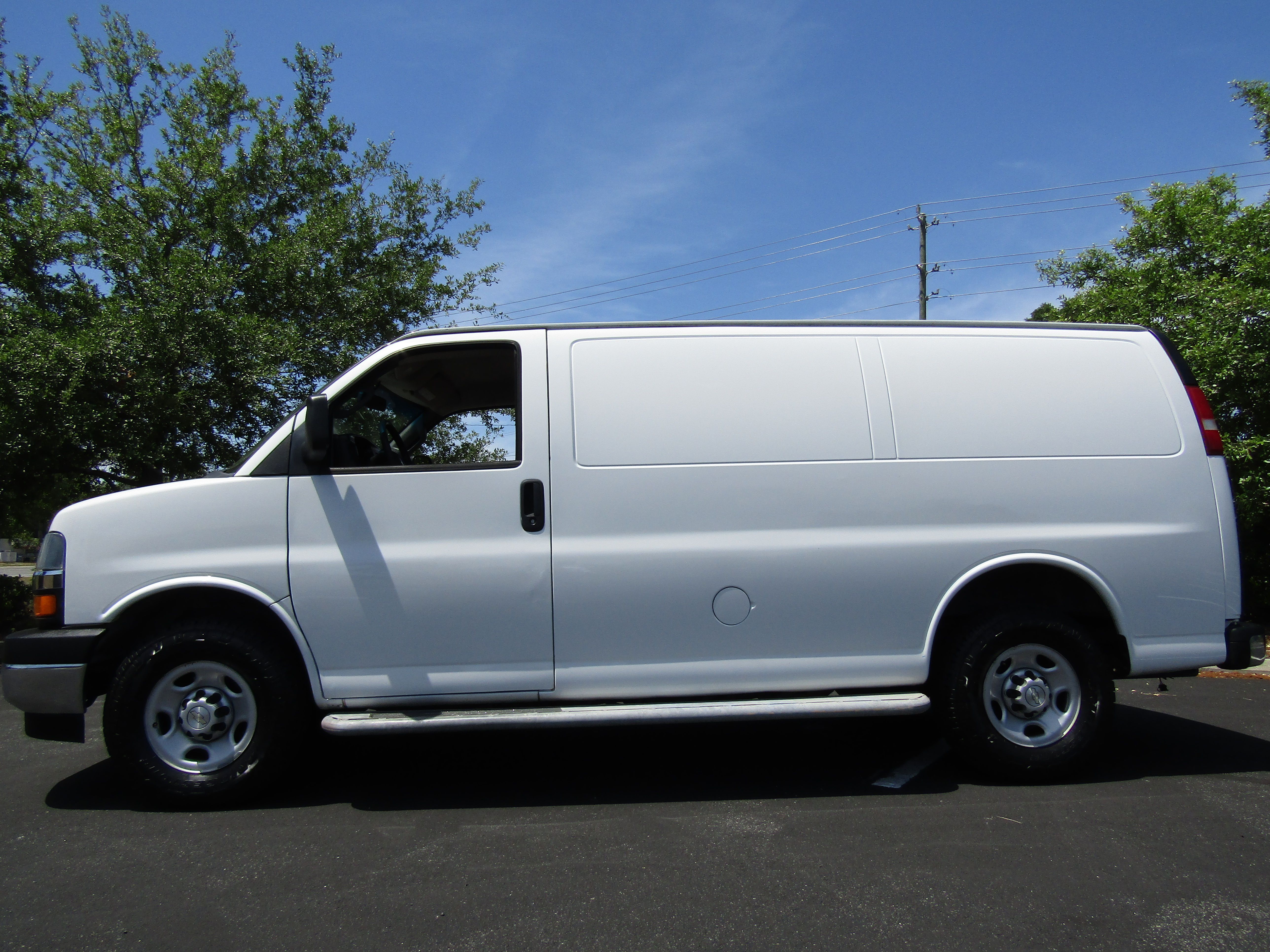 Used 2019 Chevrolet Express 2500 RWD image 1