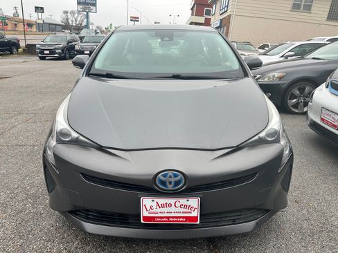 Used 2016 Toyota Prius Four image 3