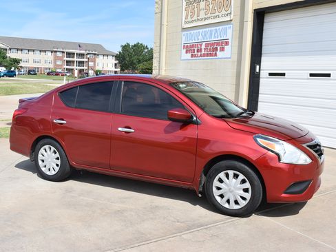 Used 2019 Nissan Versa SV FWD image 6