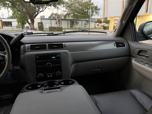 Used 2008 Chevrolet Suburban 4WD image 35