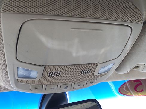 Used 2015 Lincoln MKZ image 33