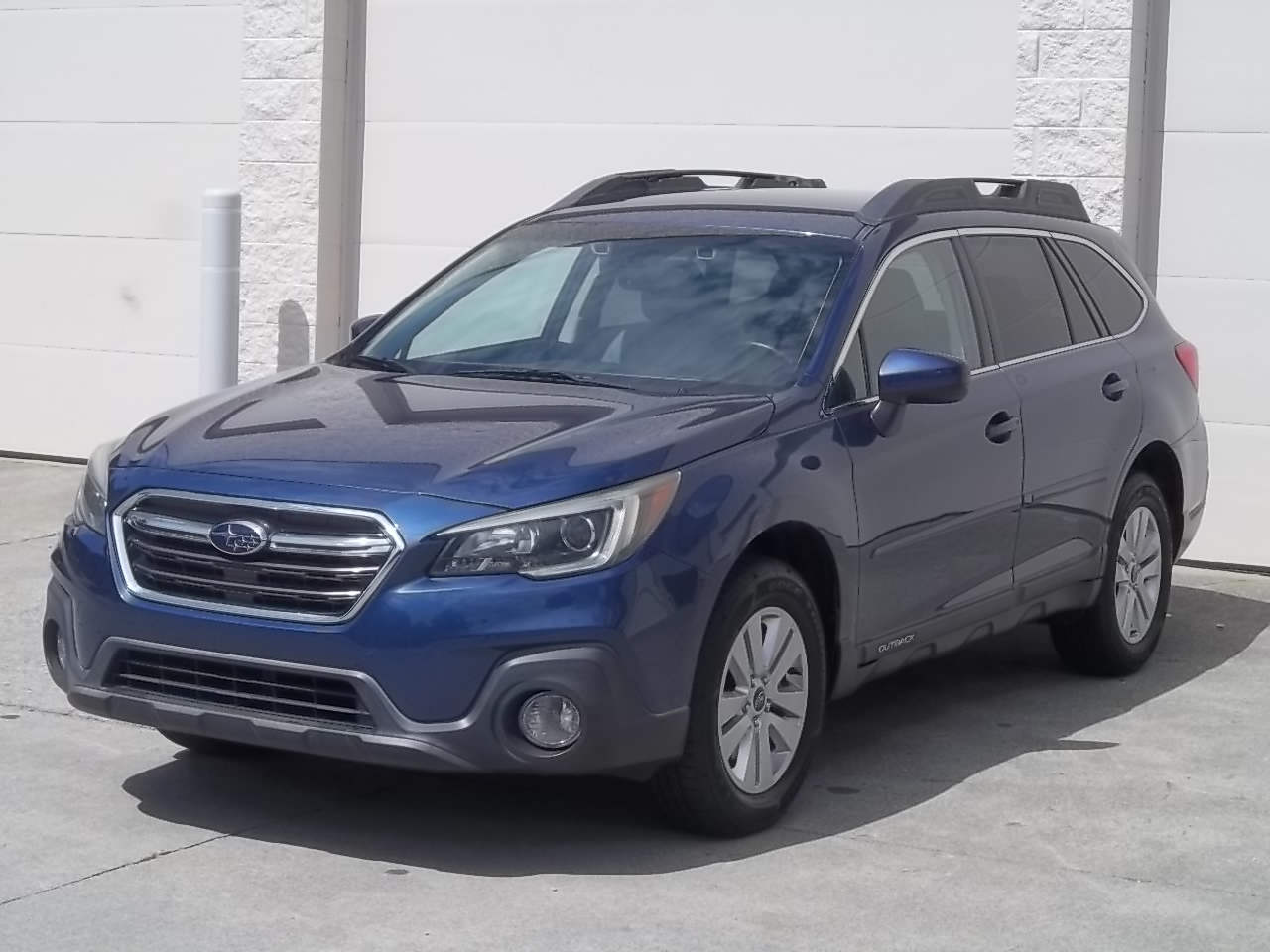 Used 2019 Subaru Outback 2.5i Premium AWD/4WD image 1