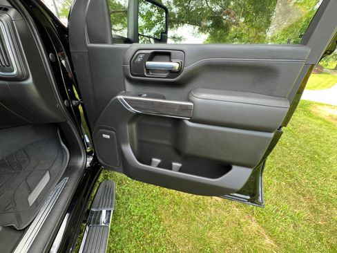 Used 2022 Chevrolet Silverado 3500 LTZ image 30