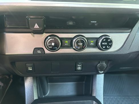 Used 2017 Toyota Tacoma 2WD Access Cab image 15
