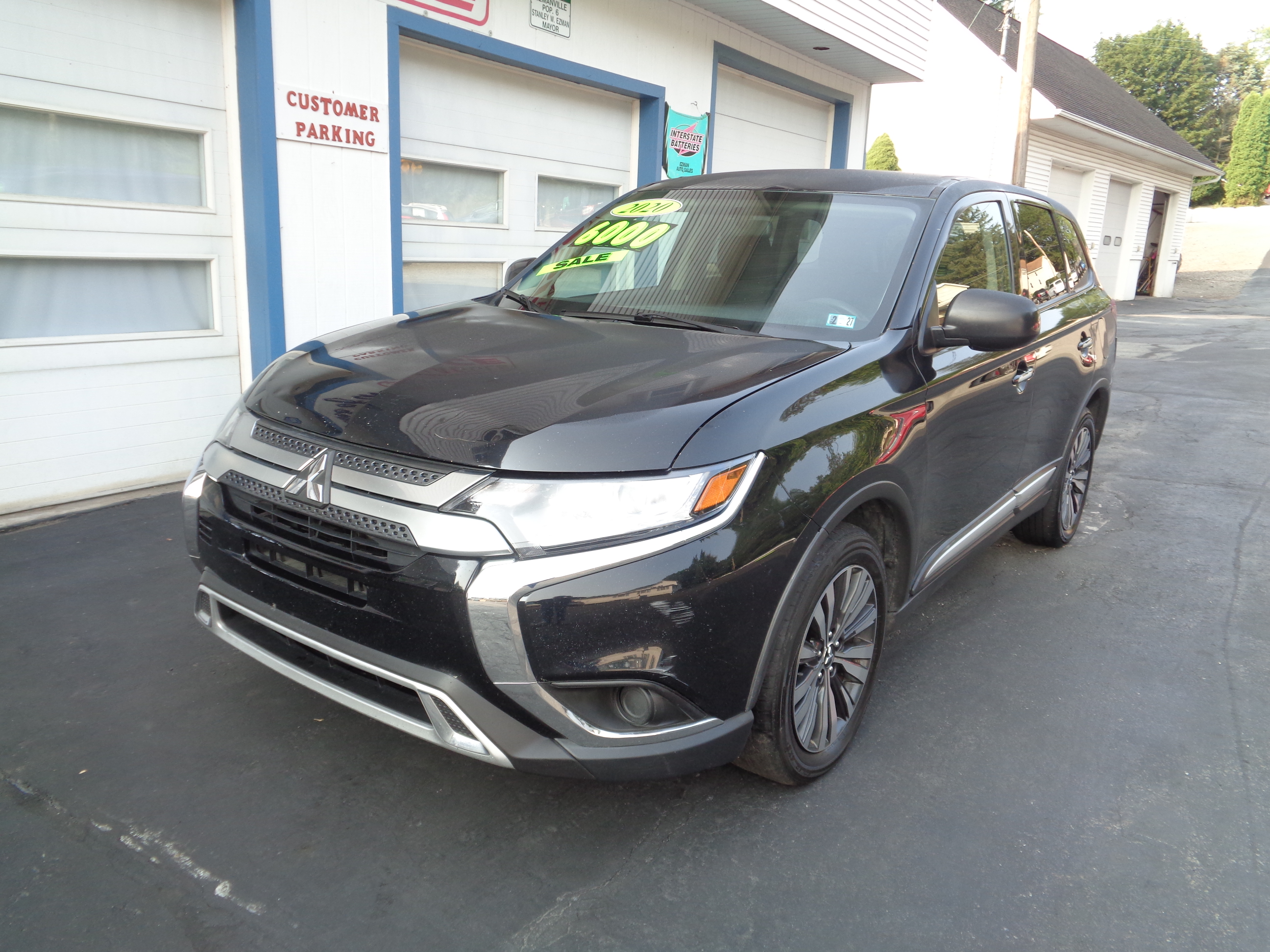 Used 2020 Mitsubishi Outlander AWD image 1