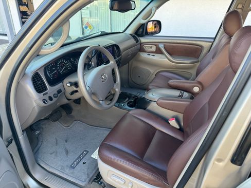 Used 2005 Toyota Sequoia SR5 image 18