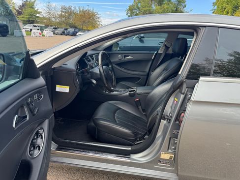 Used 2010 Mercedes-Benz CLS 550 image 5