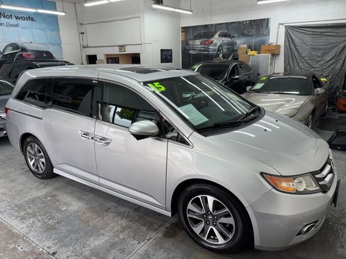 Used 2015 Honda Odyssey Touring image 2