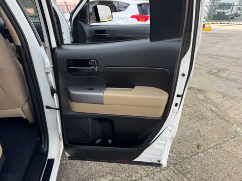 Used 2013 Toyota Tundra image 21