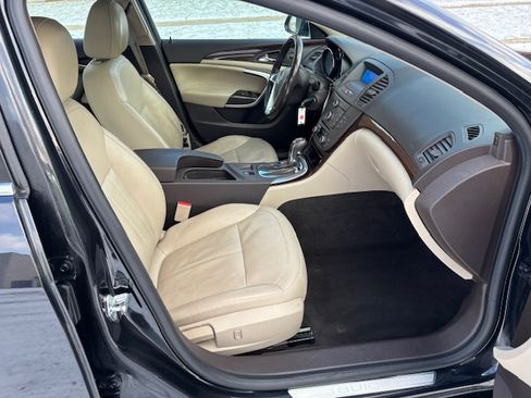 Used 2011 Buick Regal CXL image 16