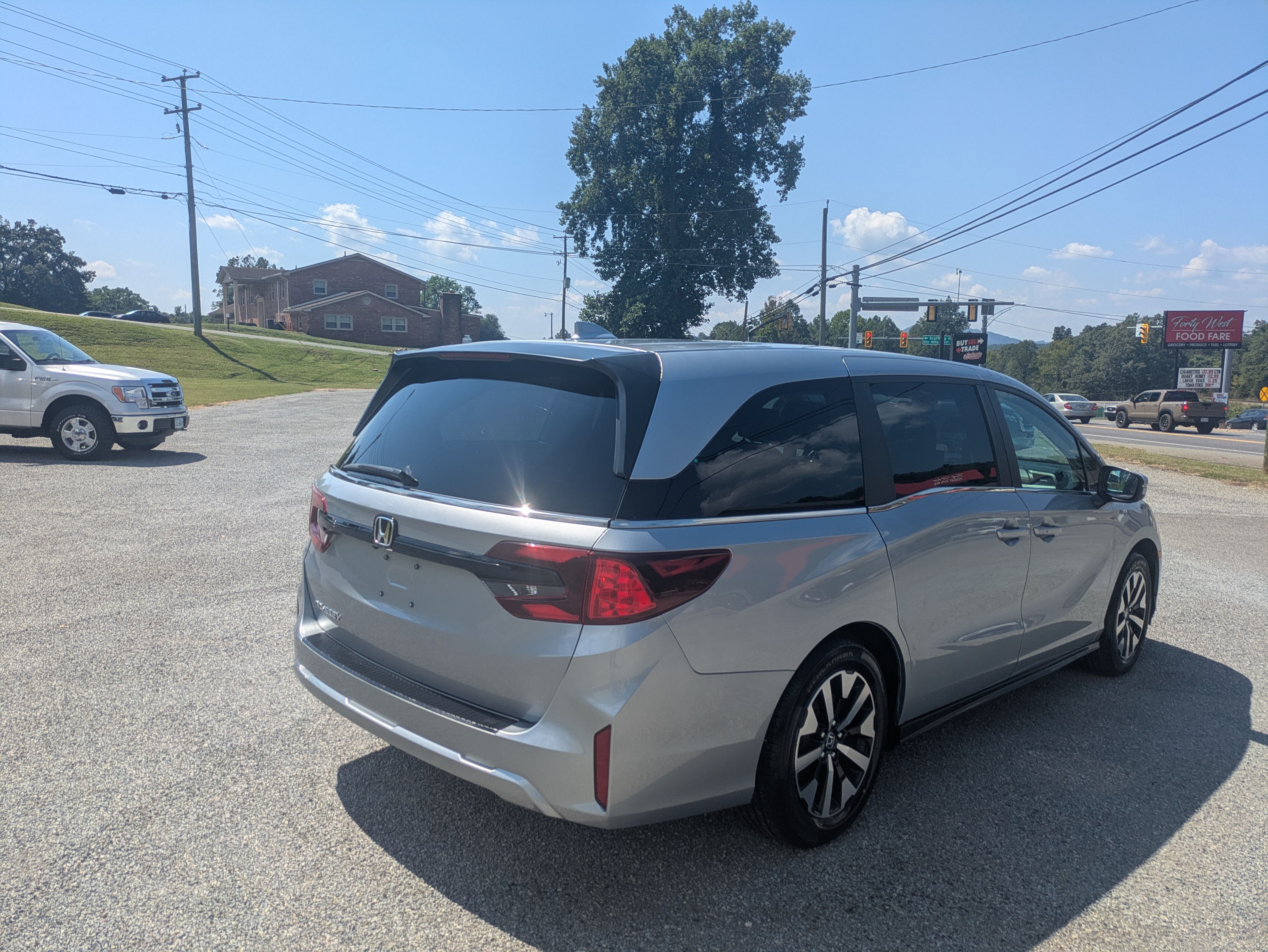 Used 2025 Honda Odyssey EX-L image 2