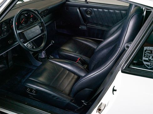 Used 1987 Porsche 911 Carrera Coupe RWD image 56