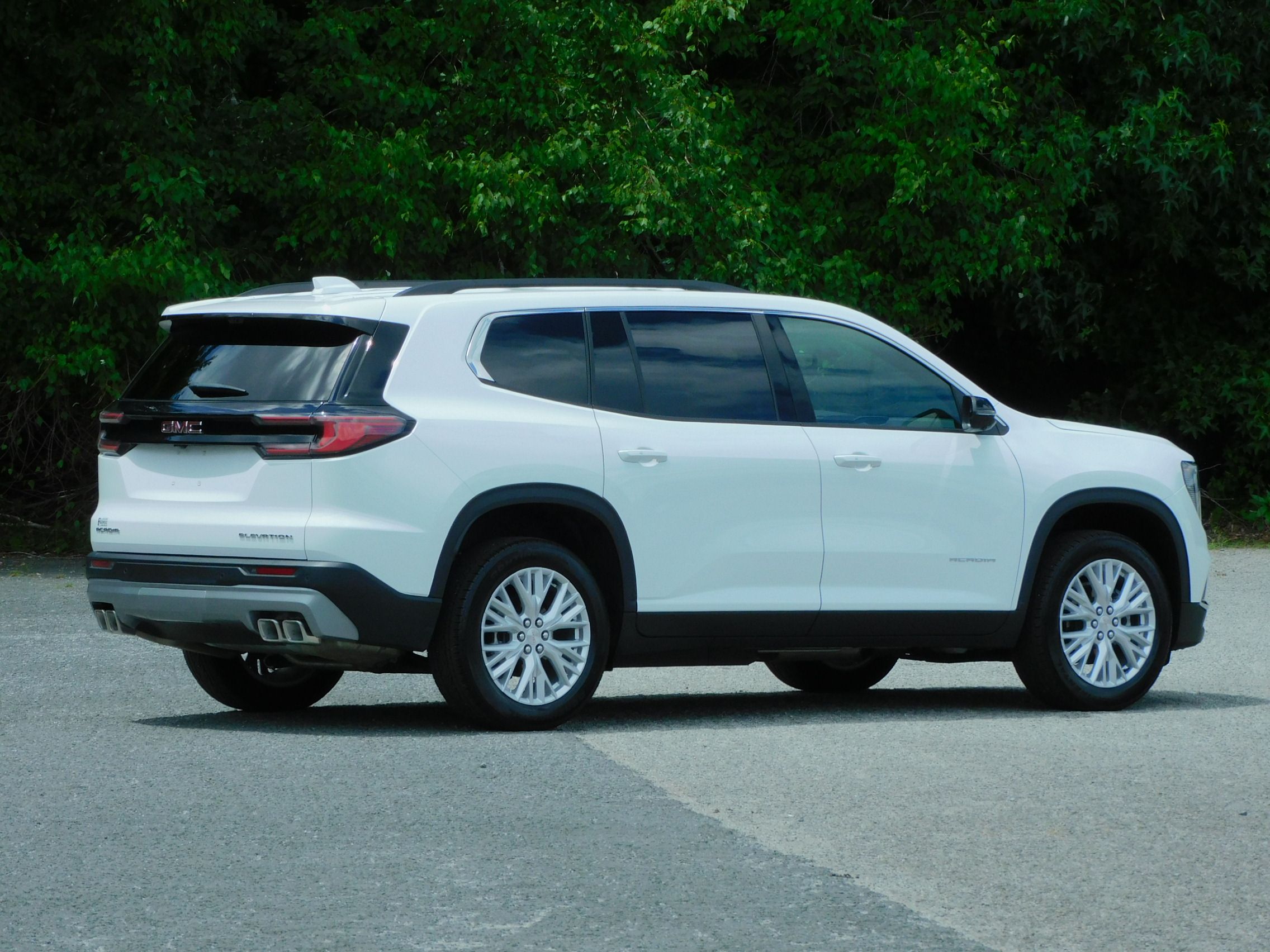 Used 2026 GMC Acadia FWD Elevation image 9